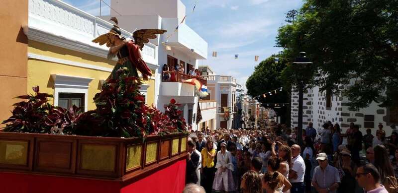 Procesión de San Miguel por el casco histórico de Valsequillo (Foto TA)